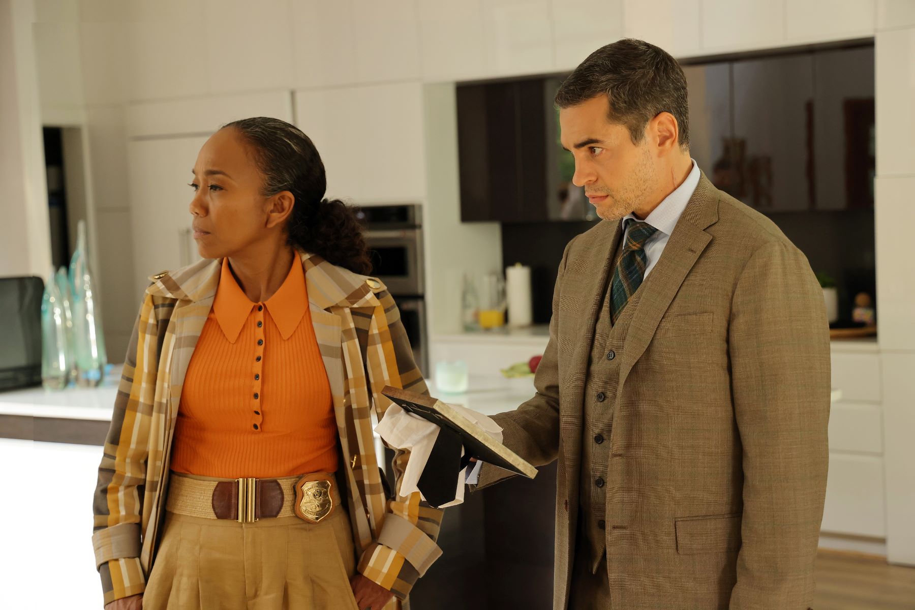 Sonja Sohn as Amanda Wagner and Ramón Rodríguez as Will Trent