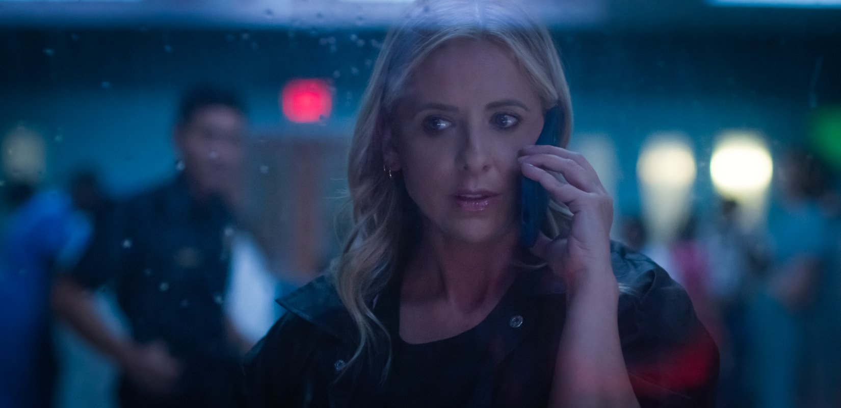 'Wolf Pack': 'Buffy, the Vampire Slayer' veteran Sarah Michelle Gellar holds a phone up to her ear