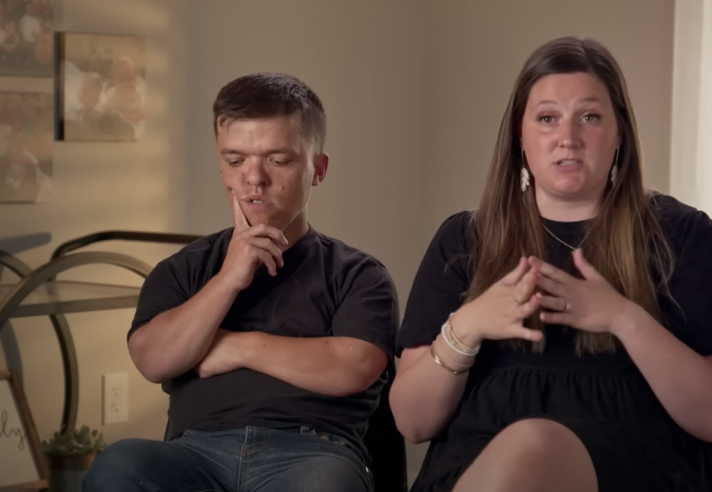 Zach and Tori Roloff sitting next to each other and talking in 'Little People, Big World'