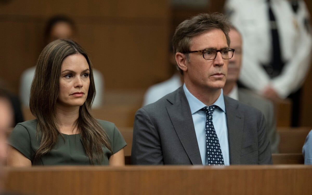 Accused Episode 3 cast: Rachel Bilson as Alison and Jack Davenport as John sitting together in the courtroom