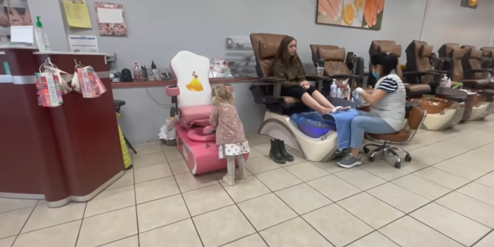 Evelyn Forsyth and Jessa Duggar Seewald at the nail salon for Jana Duggar's birthday.