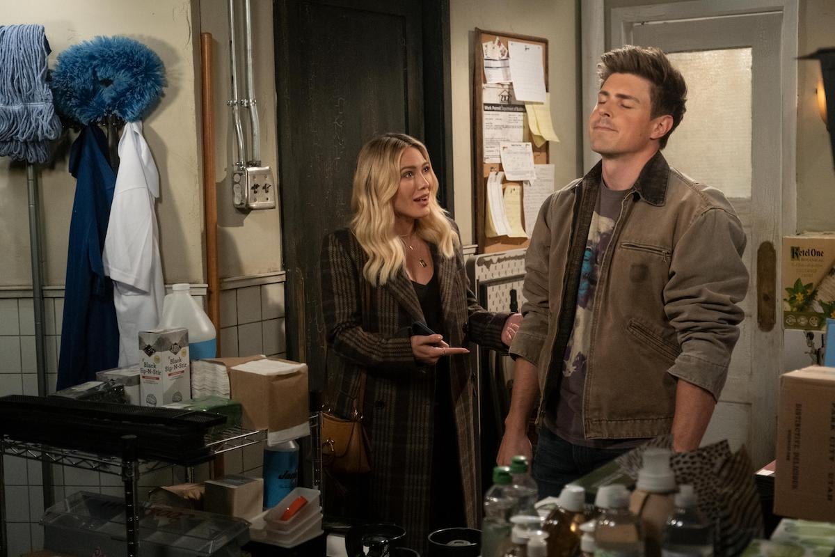Hilary Duff and Chris Lowell in the pilot episode of 'How I Met Your Father' on Hulu