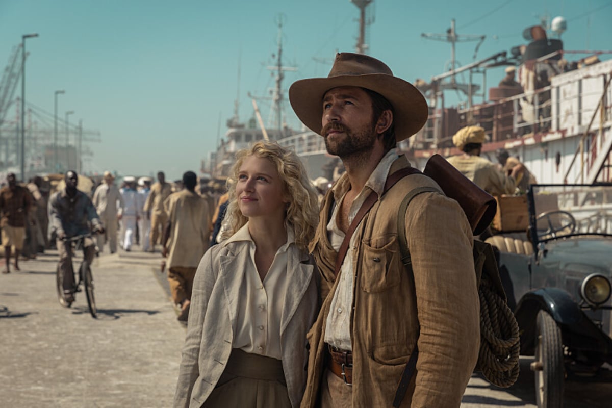 In 1923 Episode 5, Spencer Dutton and Alexandra stand at a dock preparing to board a ship bound for America.