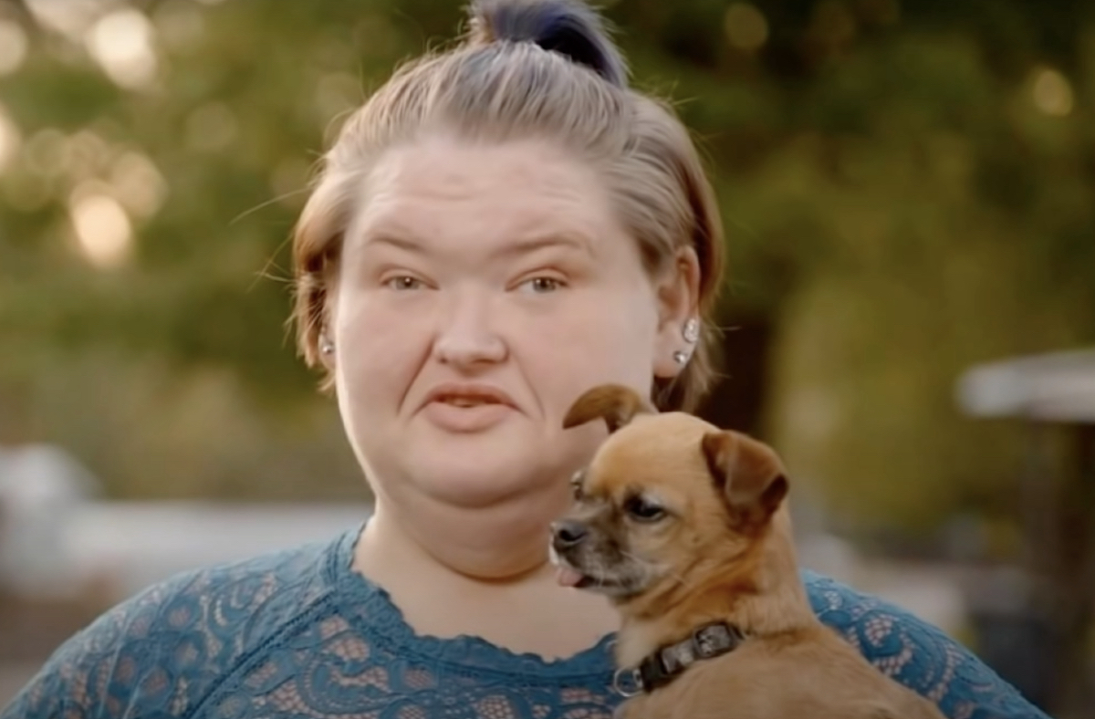 Amy Slaton-Halterman and Little Bit during an interview for 1000-lb Sisters