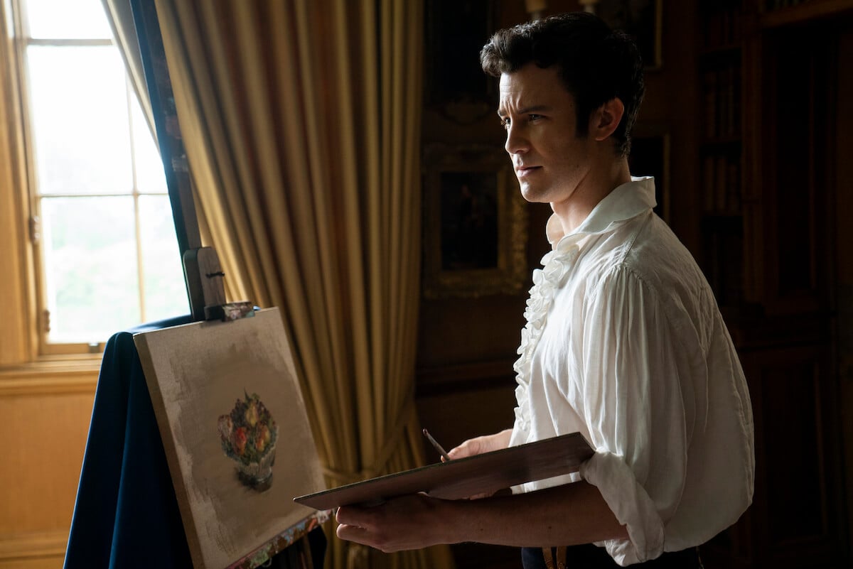 Luke Thompson as Benedict Bridgerton painting at an easel in 'Bridgerton'