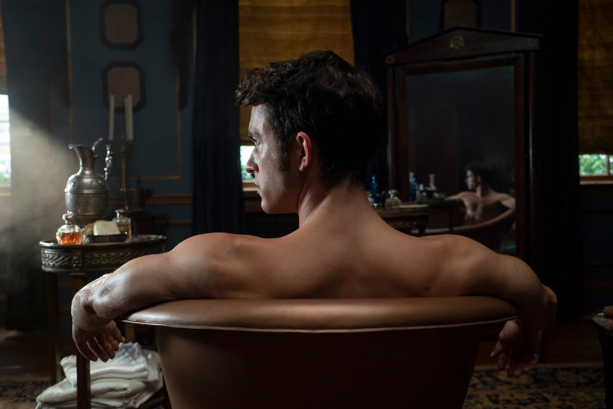 Jonathan Bailey as Anthony Bridgerton soaking in the tub in 'Bridgerton'