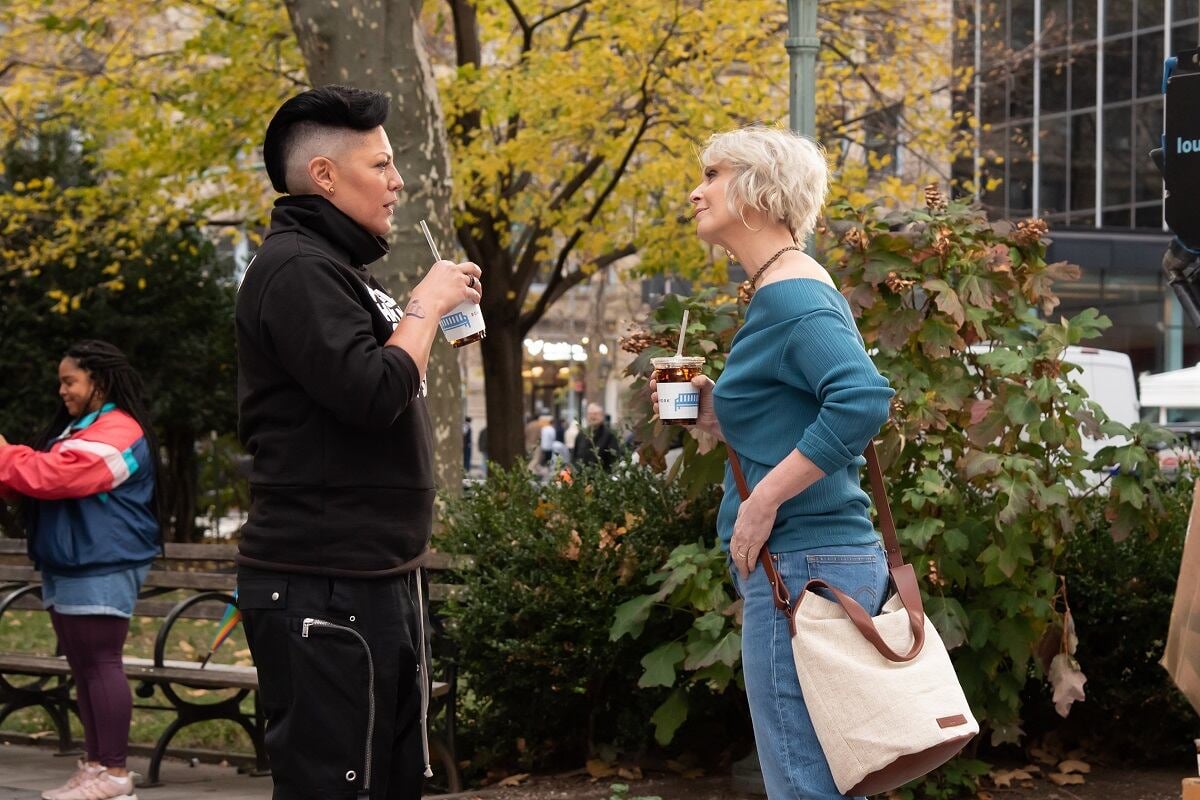 Sara Ramirez as Che Diaz and Cynthia Nixon as Miranda Hobbes in a scene for 'And Just Like That...' season 1. Che will return for season 2 of the HBO Max reboot