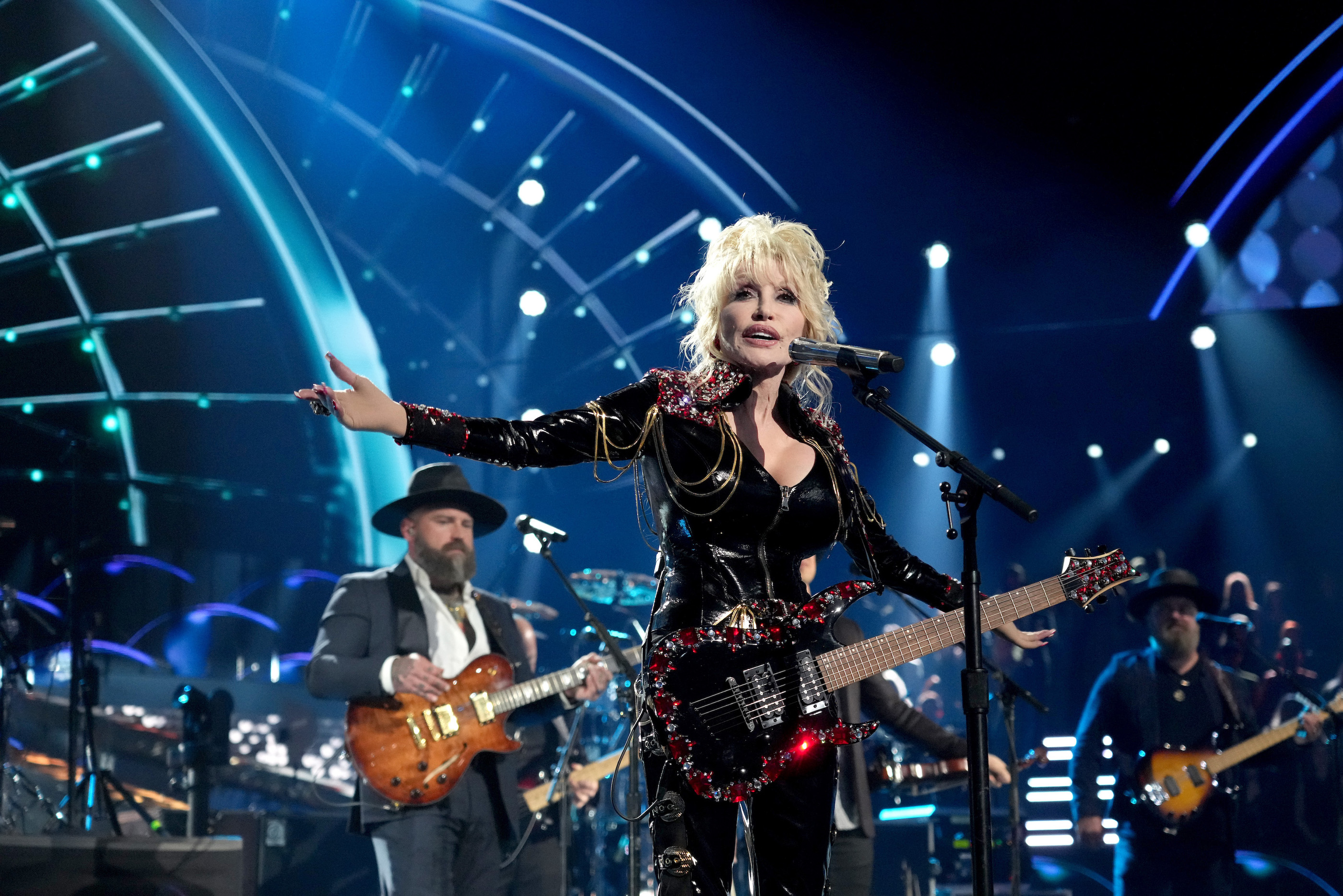 Inductee Dolly Parton performs onstage during attends the 37th Annual Rock & Roll Hall of Fame Induction Ceremony