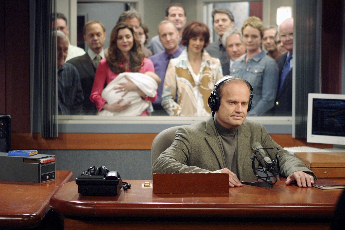 Kelsey Grammer as Dr. Frasier Crane appears in the finale episode of 'Frasier' at his desk at the news station.