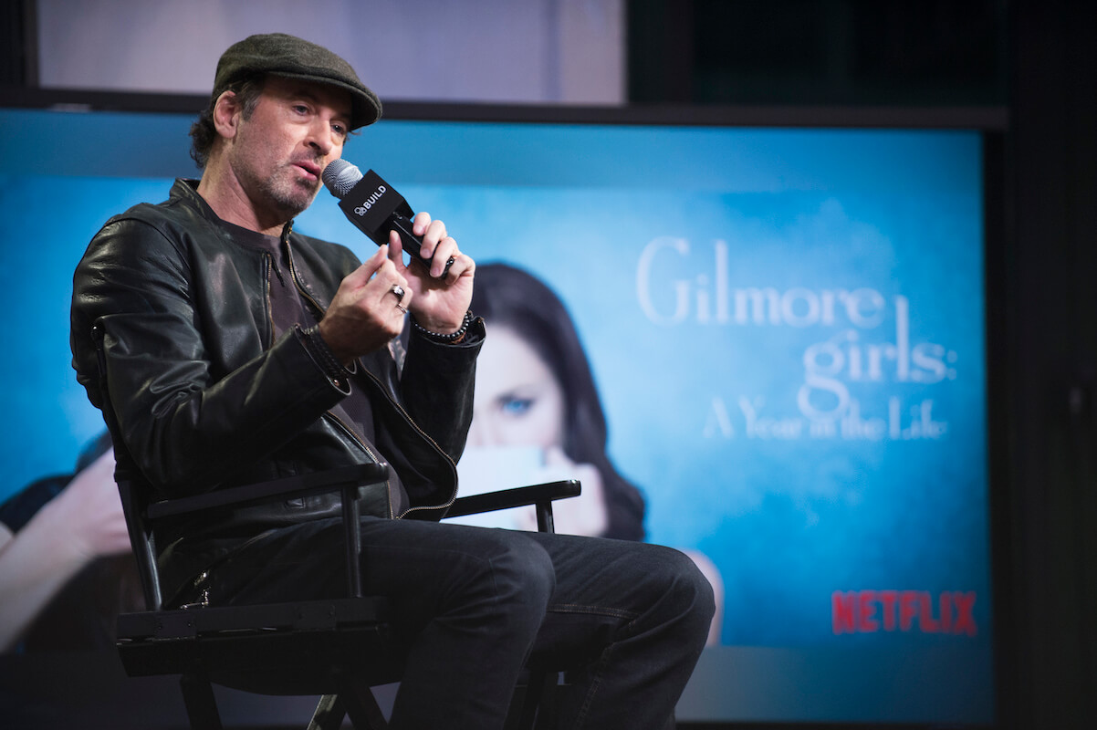 'Gilmore Girls' cast member Scott Patterson speaks into a microphone