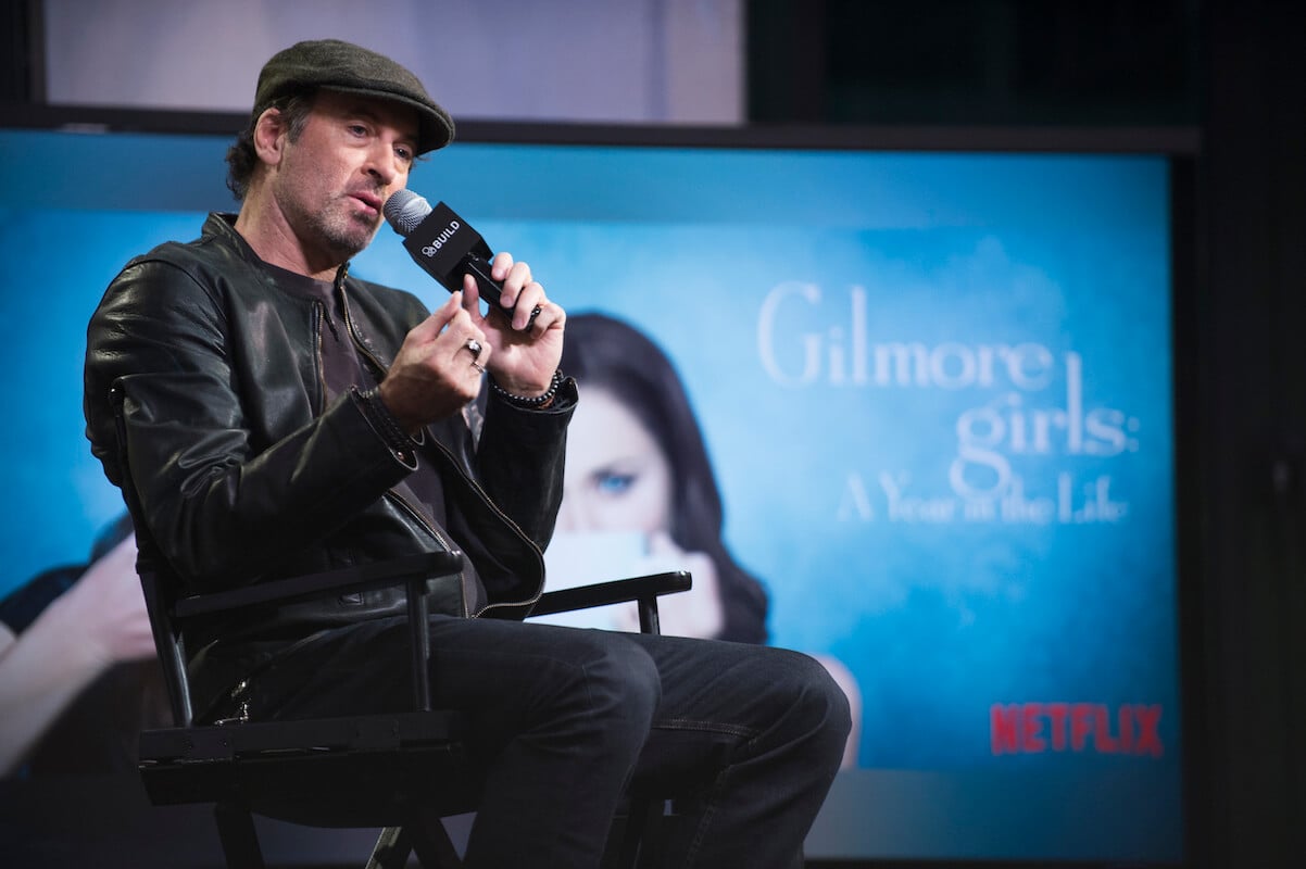 'Gilmore Girls' cast member Scott Patterson speaks into a microphone