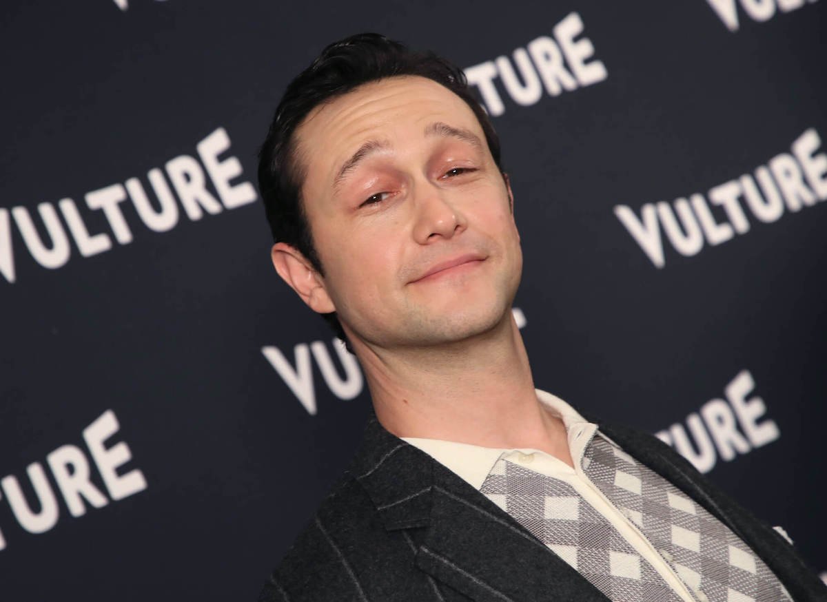 Joseph Gordon-Levitt smiling