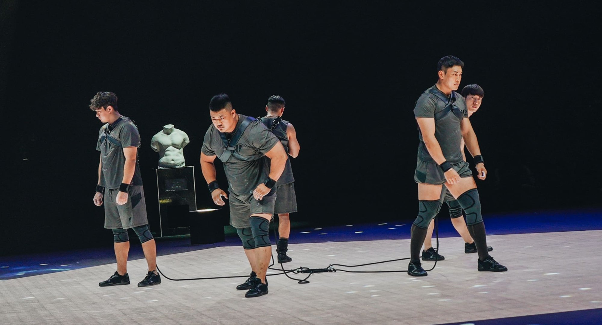 Min-cheol and the finalists during 'Physical 100' finale.