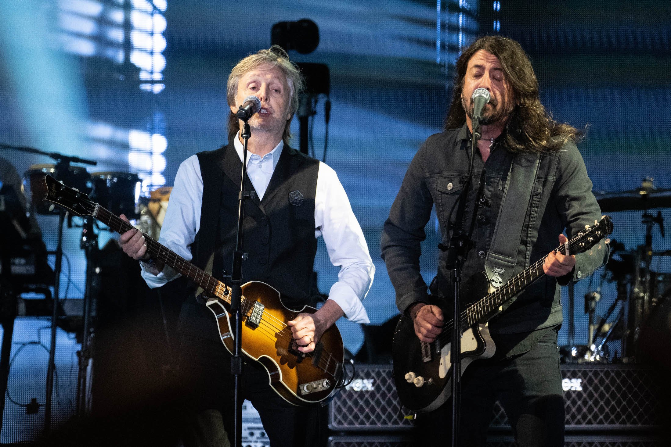 Paul McCartney and Dave Grohl perform Band on the Run at Glastonbury Festival 2022