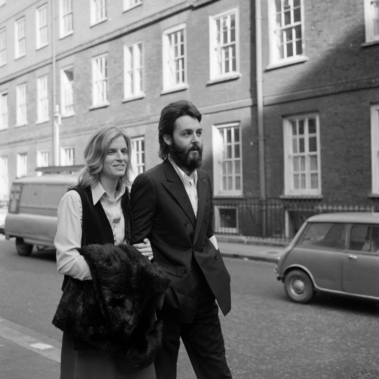 Paul McCartney and his wife Linda walking in London in 1971.