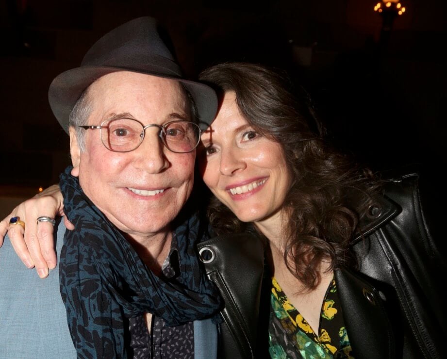 Paul Simon standing next to wife Edie Brickell