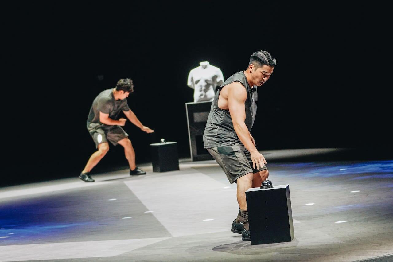 Woo Jin-yong and Park Jin-yong during a 'Physical 100' competition reach down to ring a bell.