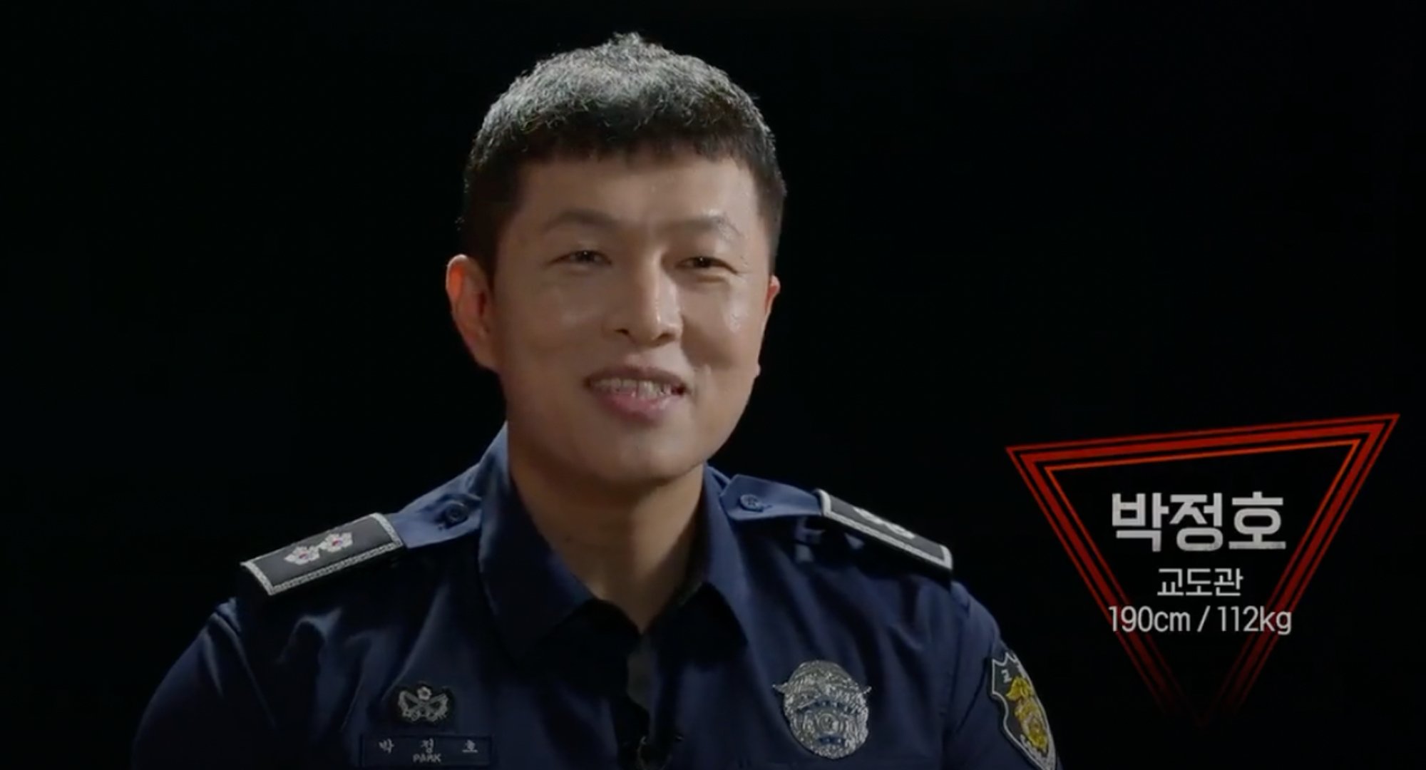 Prison officer Park Jung-ho in 'Physical 100.'