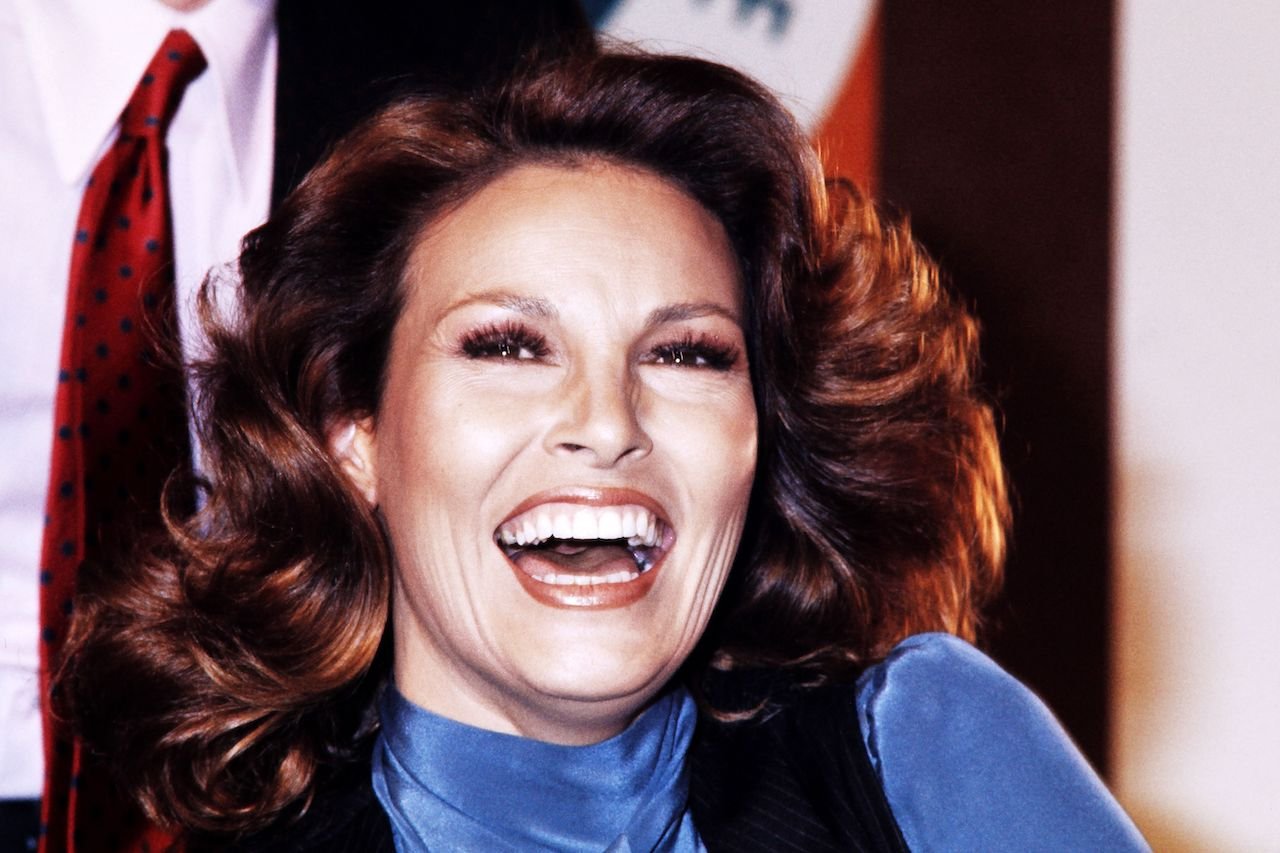 Sex symbol Raquel Welch gives a press conference on February 4, 1976, before a show at the Palais des Congrès in Paris.