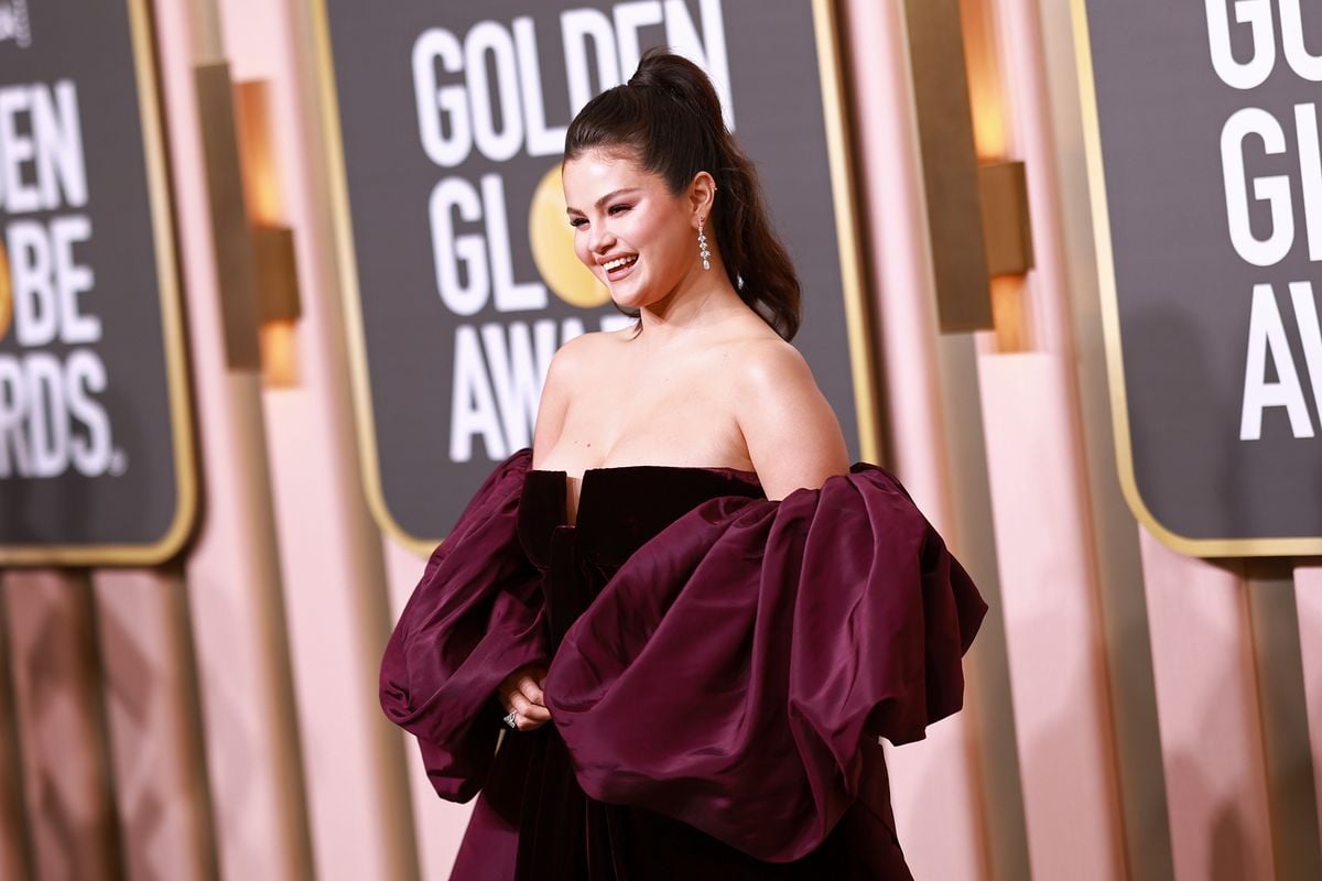 Selena Gomez poses for photos at the Golden Globe awards red carpet