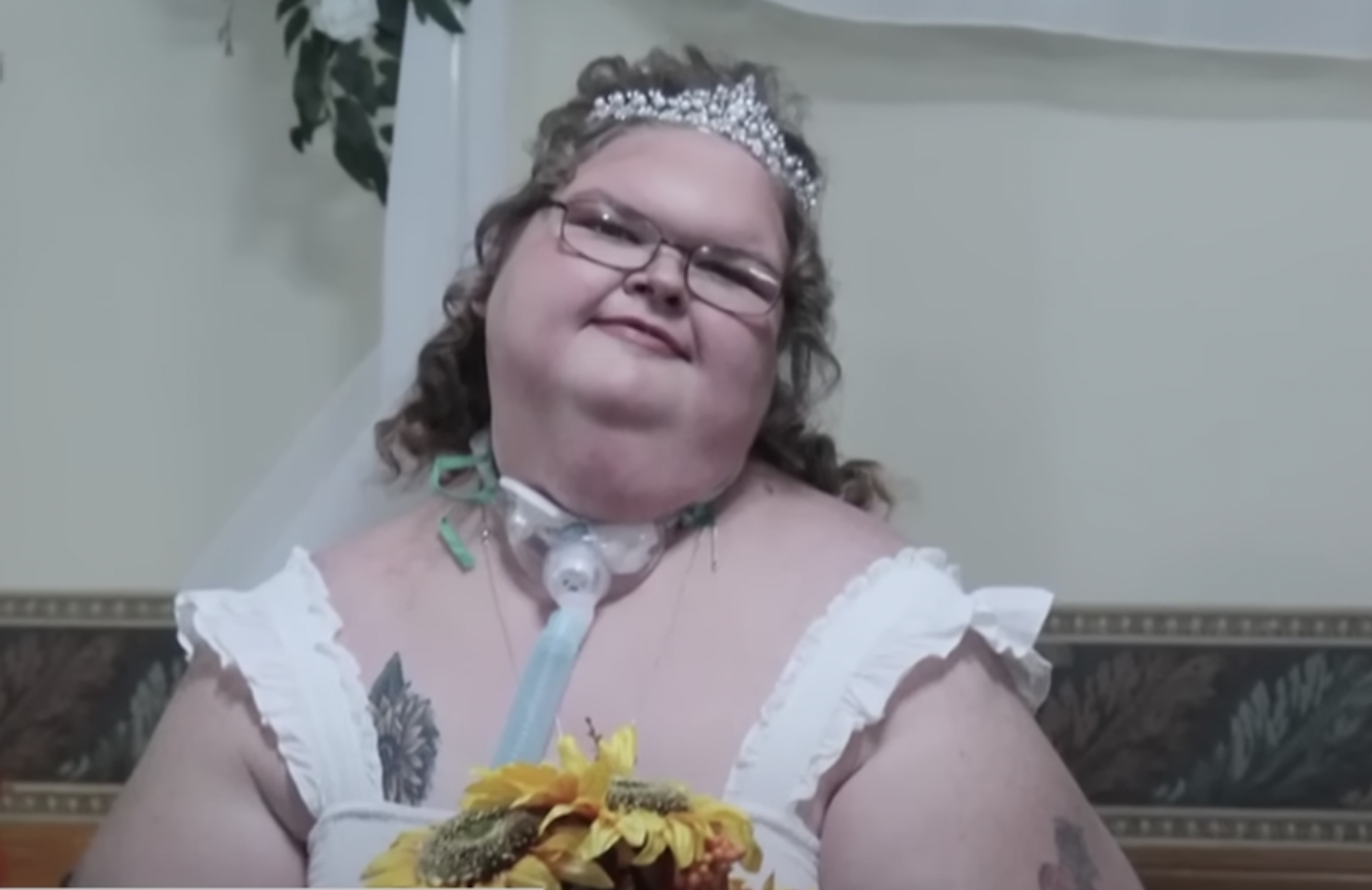 Tammy Slaton from '1000-Lb. Sisters' Season 4 in her wedding dress she wore to marry her husband, Caleb Willingham, while holding flowers