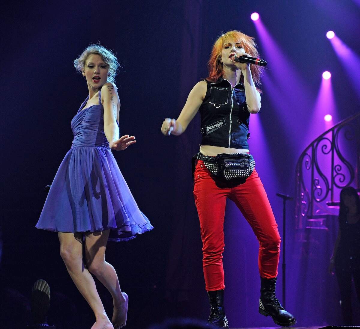 Friends and singers Taylor Swift and Hayley Williams perform in Nashville in 2011