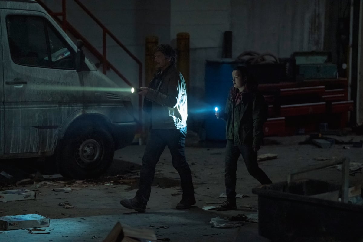 In The Last of Us Episode 4, Joel and Ellie walk through the streets of Kansas City with flashlights.