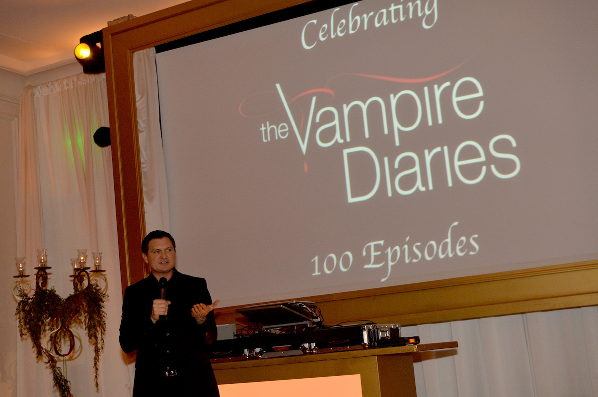 'Vampire Diaries' co-creator Kevin Williamson speaks into a microphone