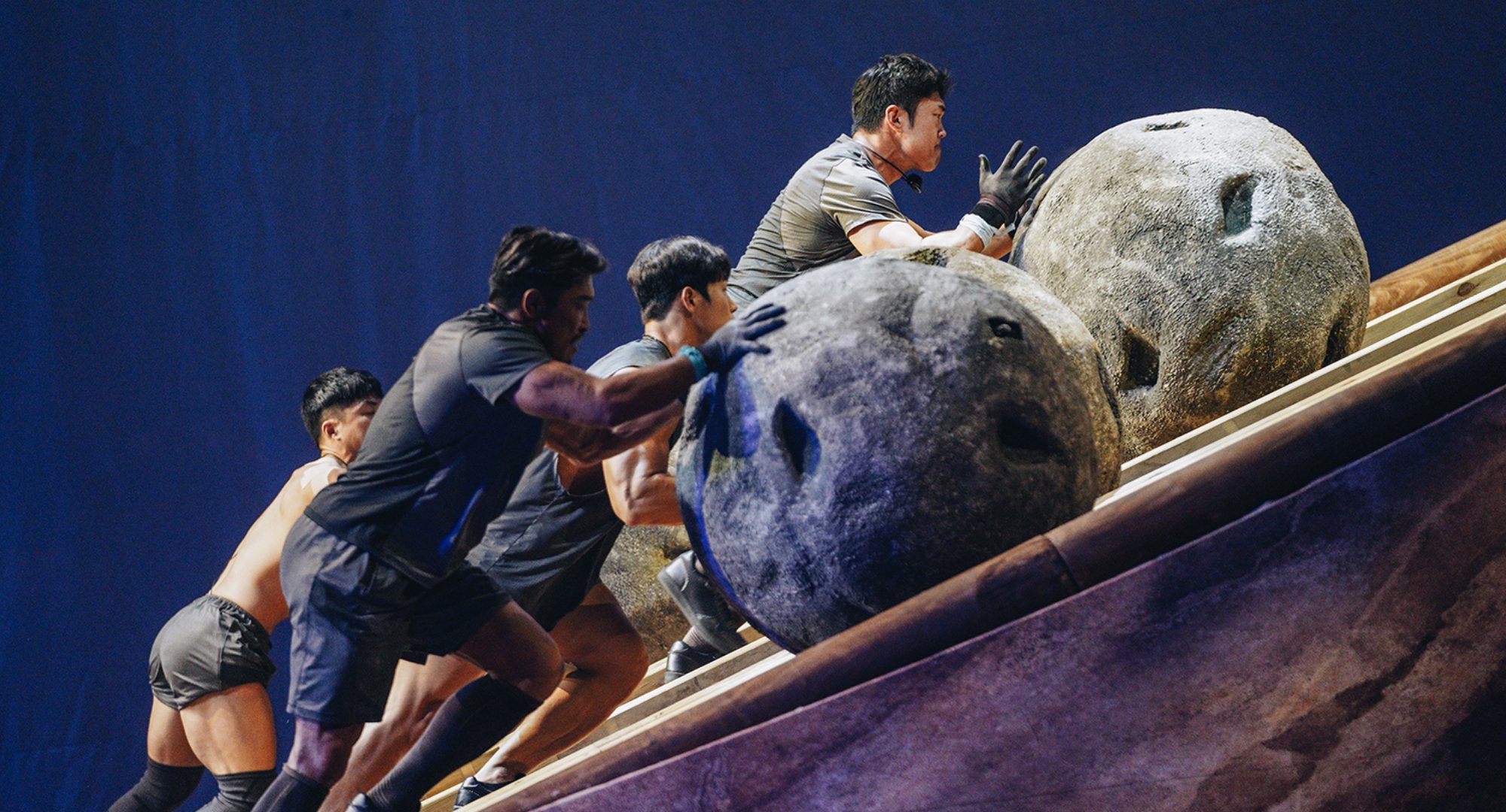 Yun Sung-bin and Jong Hae-min during Sisyphus challenge on 'Physical 100.'