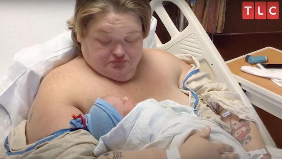 Amy Slaton with one of her two kids, Glenn Allen, in the hospital in an episode of '1000-Lb. Sisters'