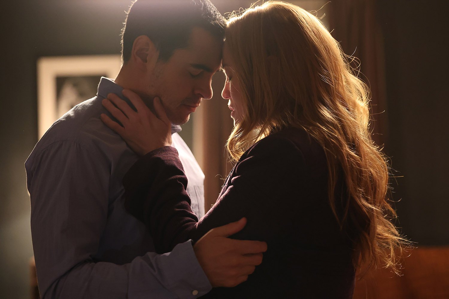 Ramón Rodriguez as Will Trent and Erika Christensen as Angie embracing on Will Trent
