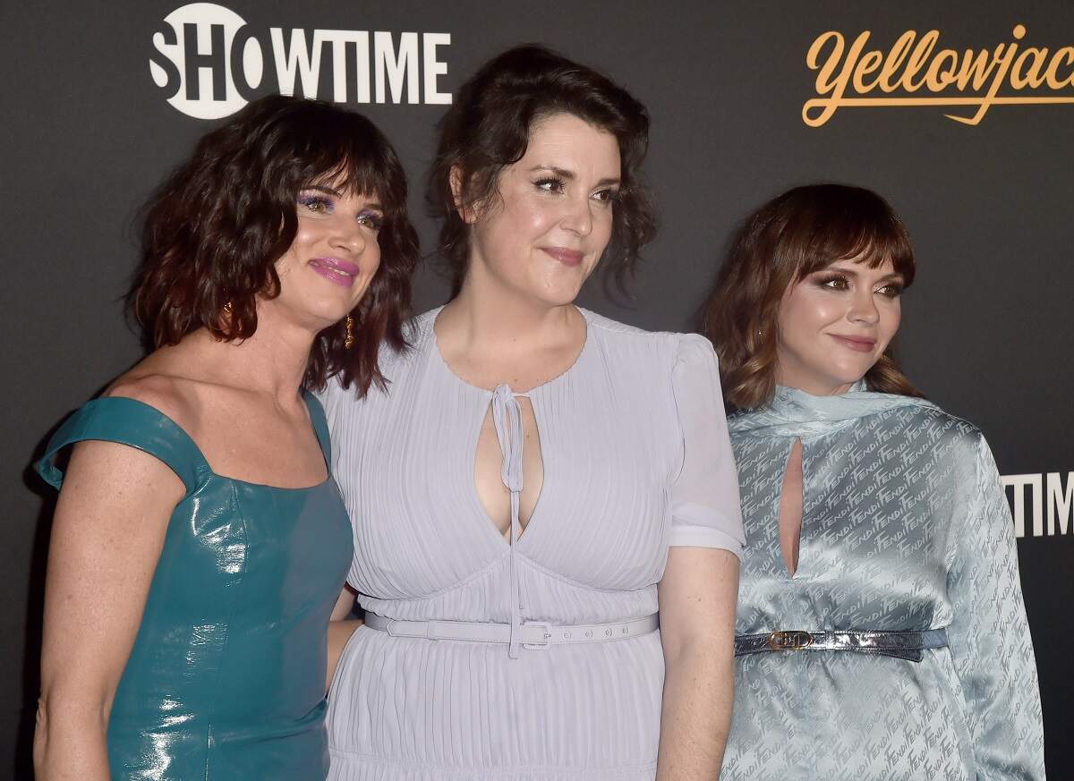 melanie lynskey yellowjackets co-stars