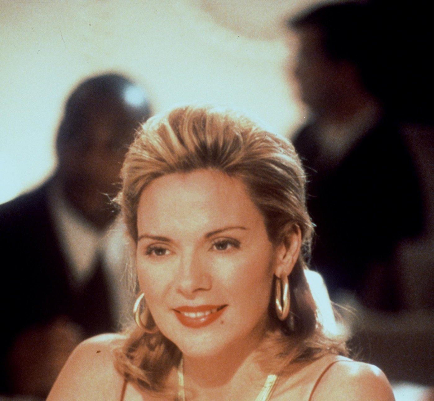 Kim Cattrall as Samantha Jones sits in a restuarant during a scene for 'Sex and the City.' Samantha Jones went on the most dates on 'Sex and the City' 