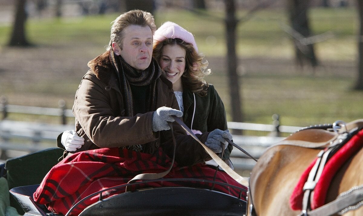 Sarah Jessica Parker as Carrie Bradshaw and Mikhail Baryshnikov as Aleksandr Petrovsky are seen on a horse drawn carriage in Central Park during the filming of 'Sex and the City' season 6
