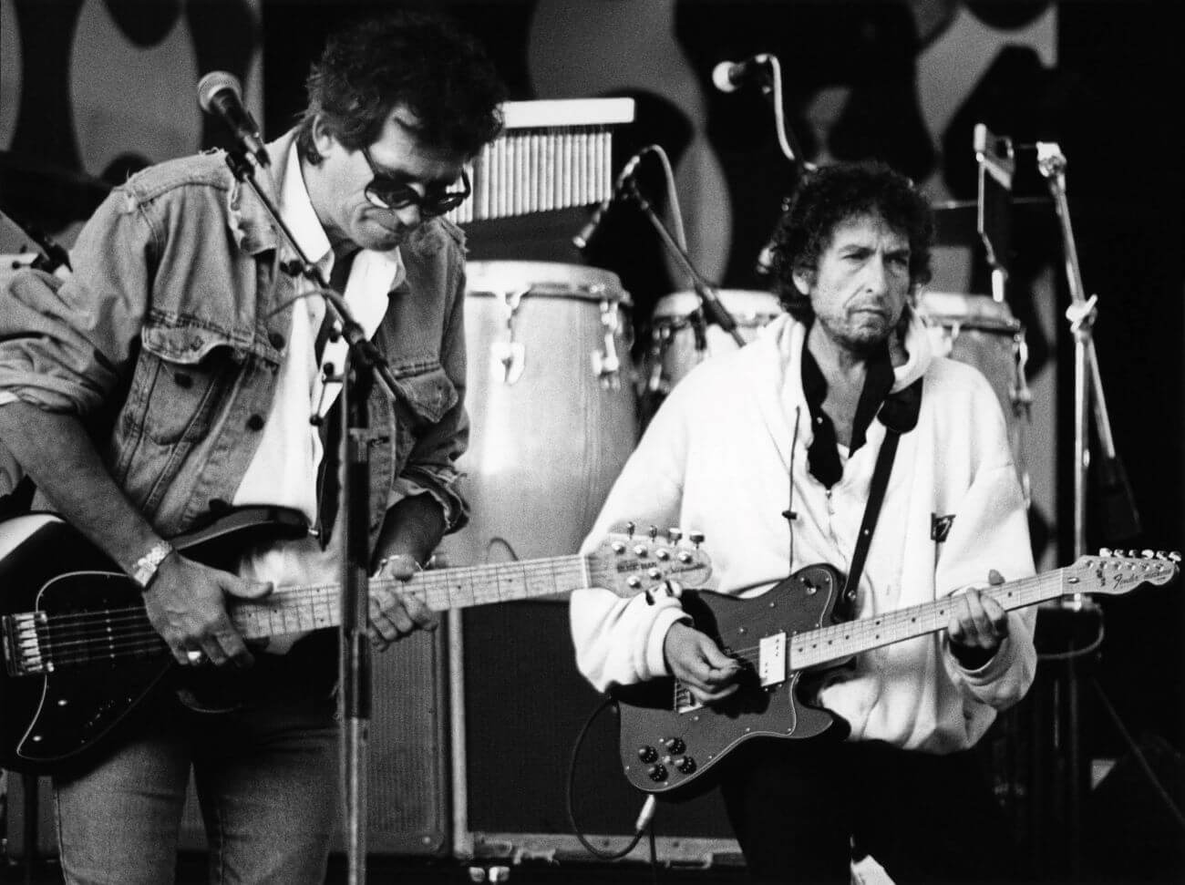 A black and white picture of Keith Richards and Bob Dylan playing guitars onstage.