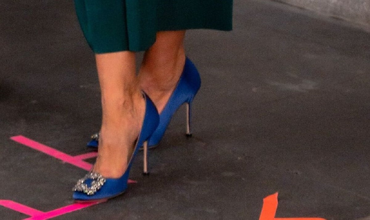 Sarah Jessica Parker as Carrie Bradshaw wears a pair of iconic blue Manolo Blahnik shoes during the filming of 'And Just Like That...' season 1
