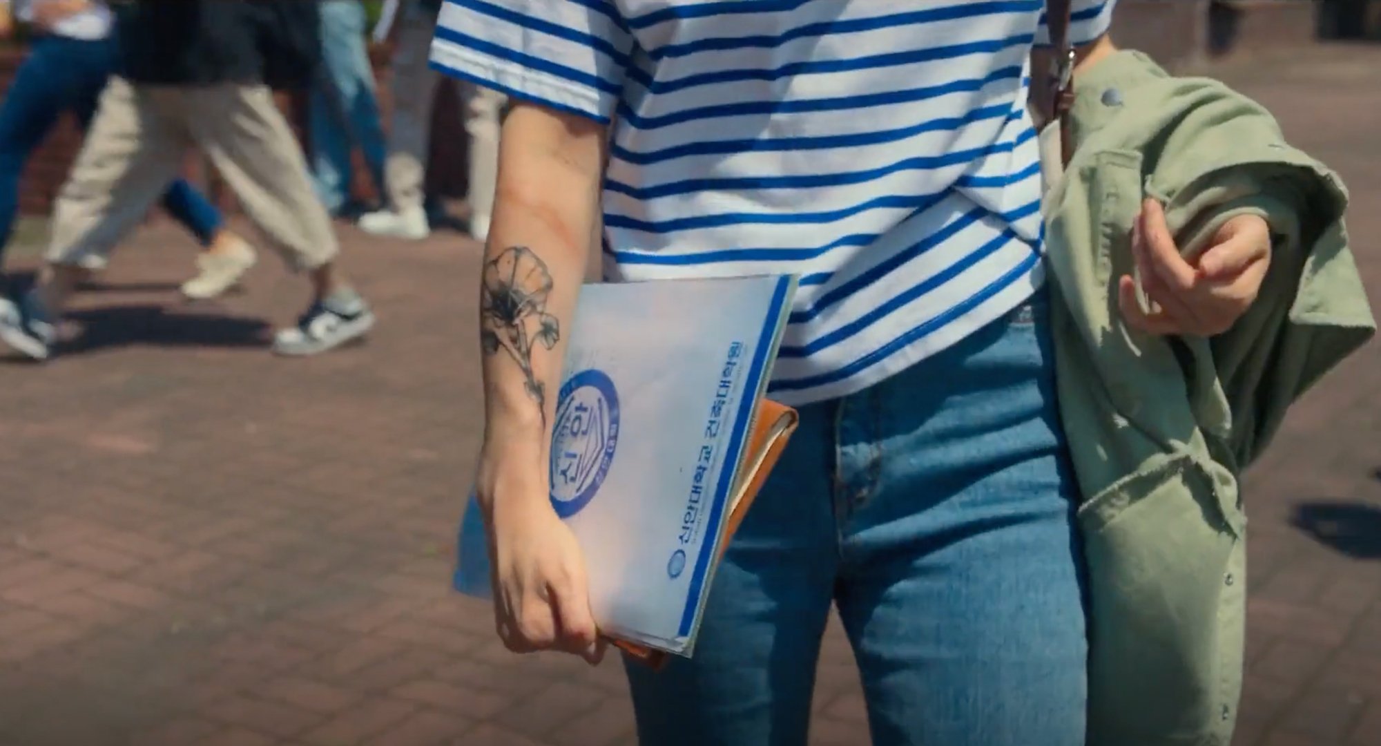 Dong-eun's trumpet flower tattoo in 'The Glory' Part 2.