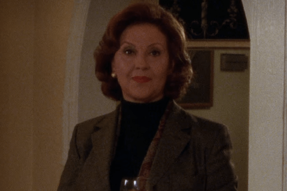 Kelly Bishop as Emily Gilmore stands in a doorway during season 1 of 'Gilmore Girls' 