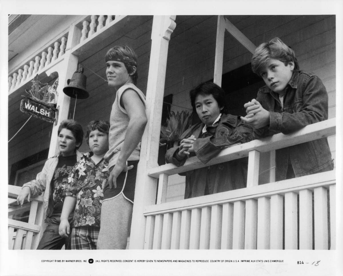 Corey Feldman, Jeff Cohen, Josh Brolin, Ke Huy Quan, and Sean Astin stand on the porch in the Goonies in 1985