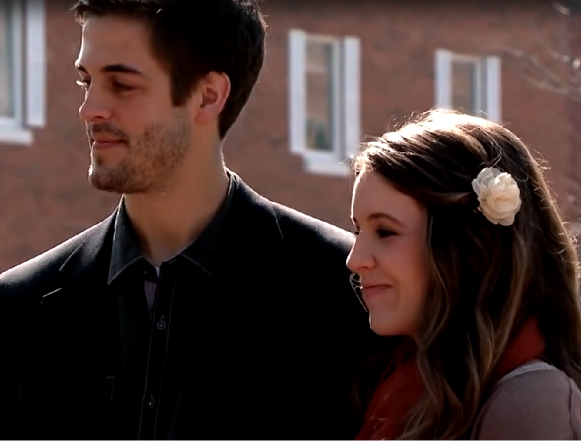 Derick Dillard and Jill Dillard stand together before their engagement on an episode of '19 Kids and Counting.' The couple appear to be homeschooling their children again