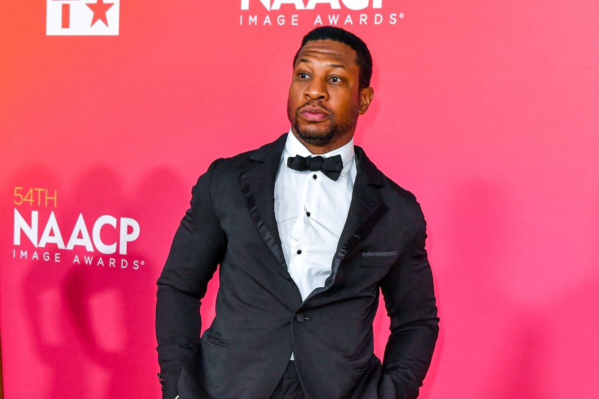 Jonathan Majors poses at the NAACP Image Awards