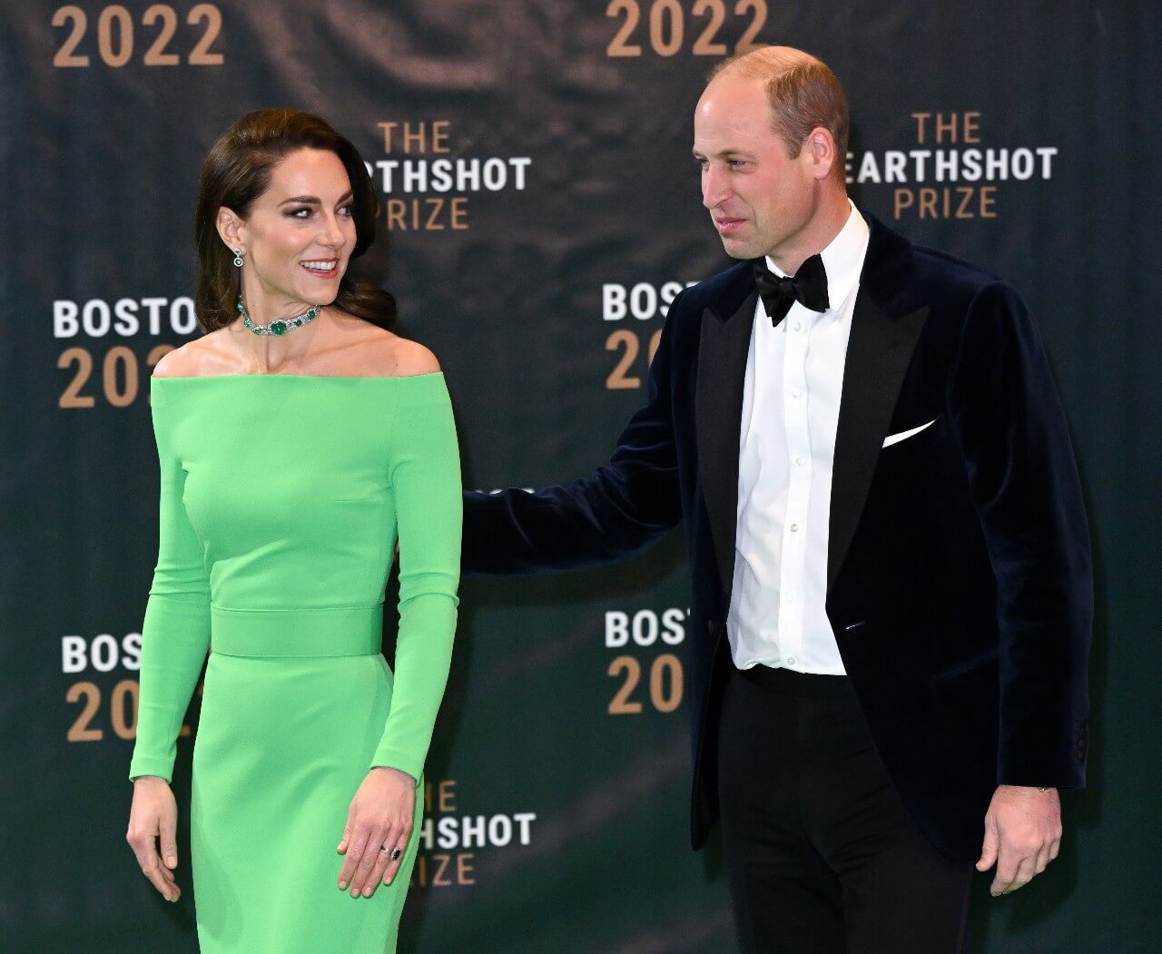 Kate Middleton wears a green dress to the Earthshot Prize Awards as she stands next to Prince William.