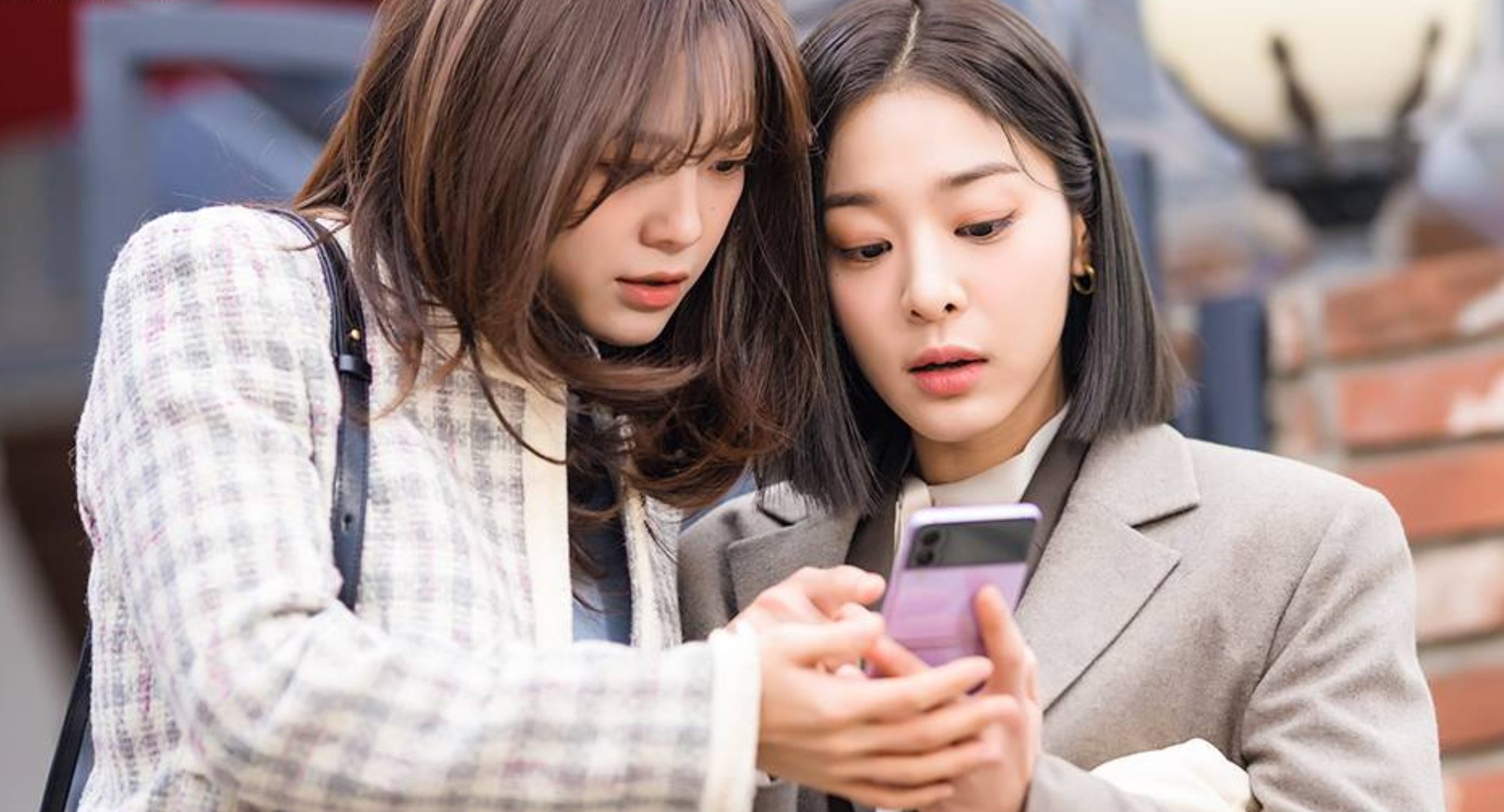 Kim Se-jeong and Seol In-ah as their best friend characters in 'Business Proposal' K-drama.