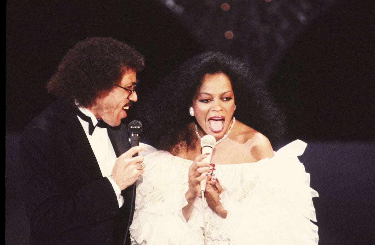 Lionel Richie and Diana Ross singing into microphones