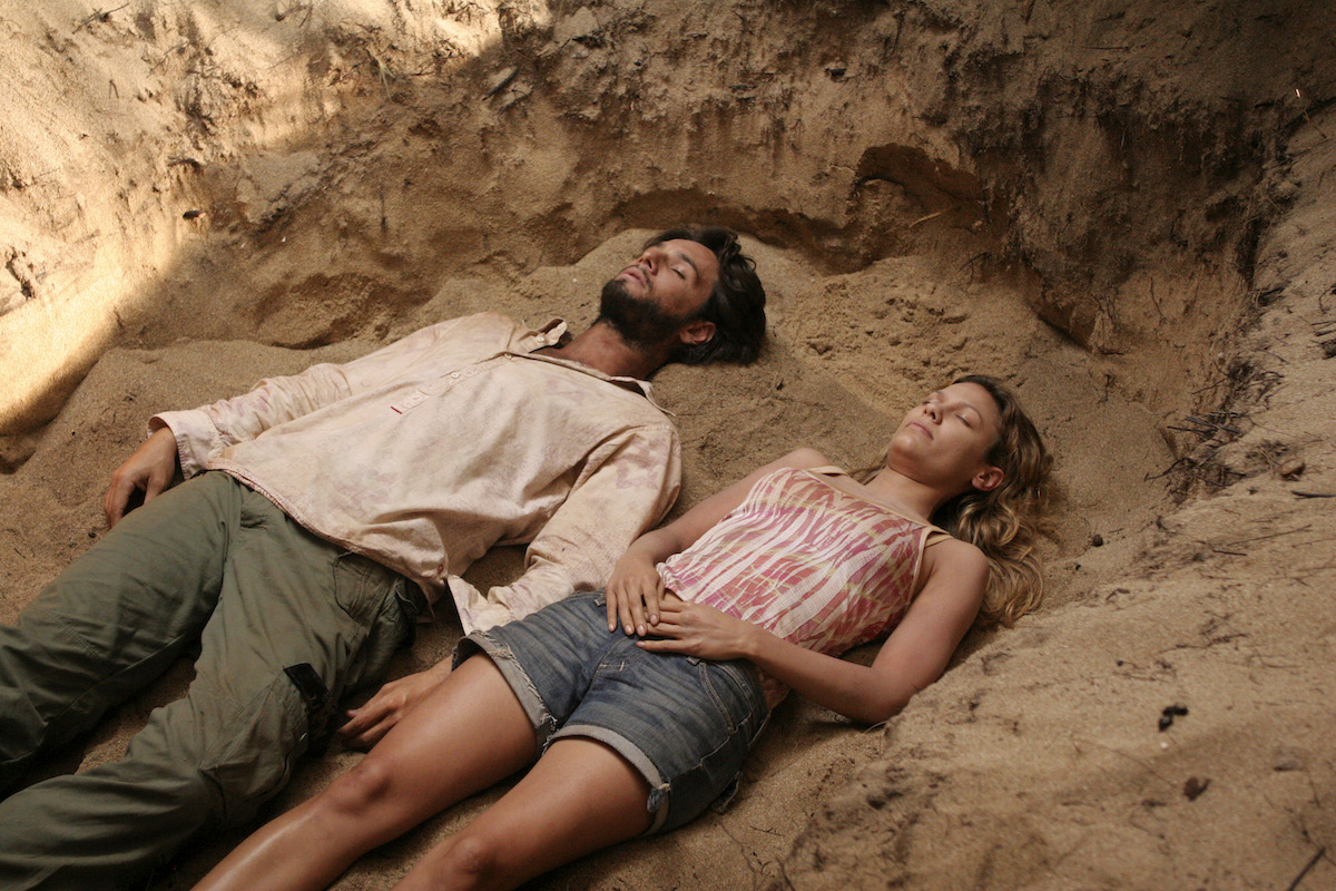 'Lost' characters Nikki (Kiele Sanchez) and Paolo (Rodrigo Santoro) lie in their grave