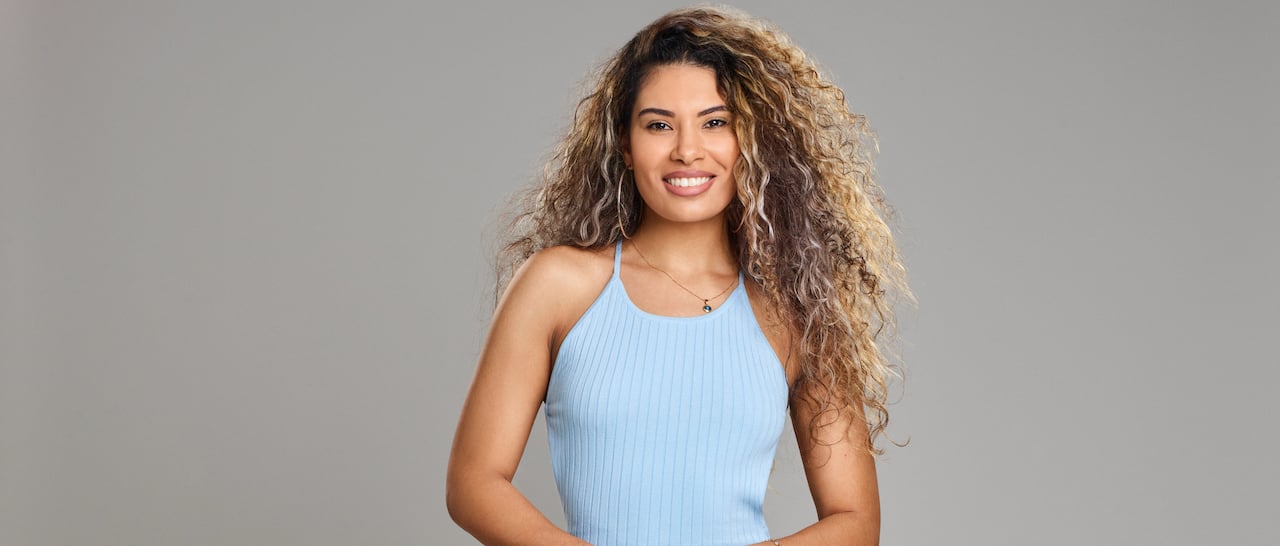 Jackie of 'Love Is Blind' Season 4 smiles in a blue dress.