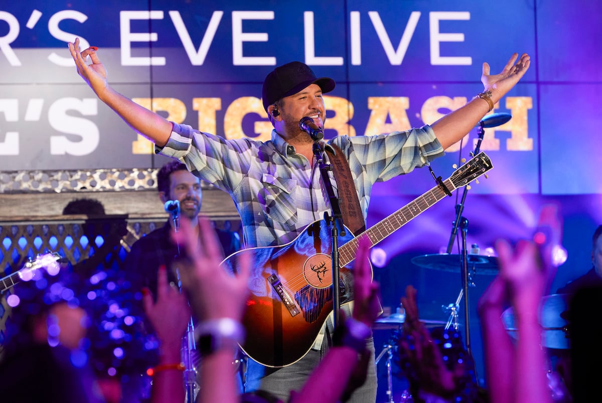 Luke Bryan performs on NEW YEARS EVE LIVE: NASHVILLES BIG BASH