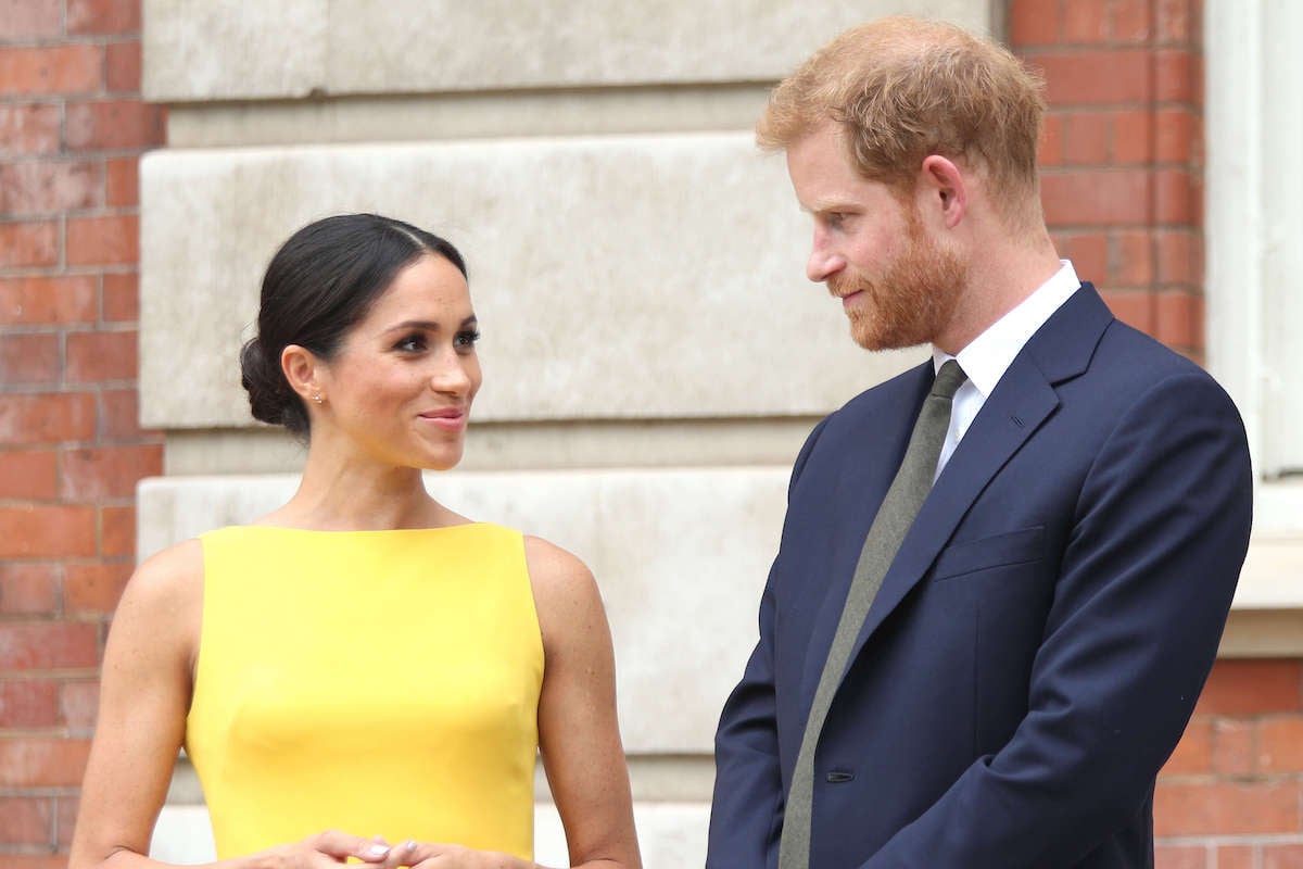 Meghan Markle and Prince Harry, who 'analyzed' himself after saying, 'I love you,' look at each other