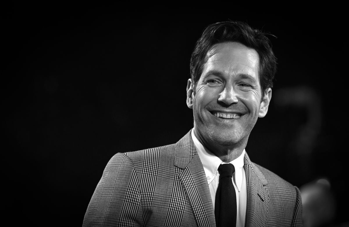 A black and white photo of Paul Rudd smiling.