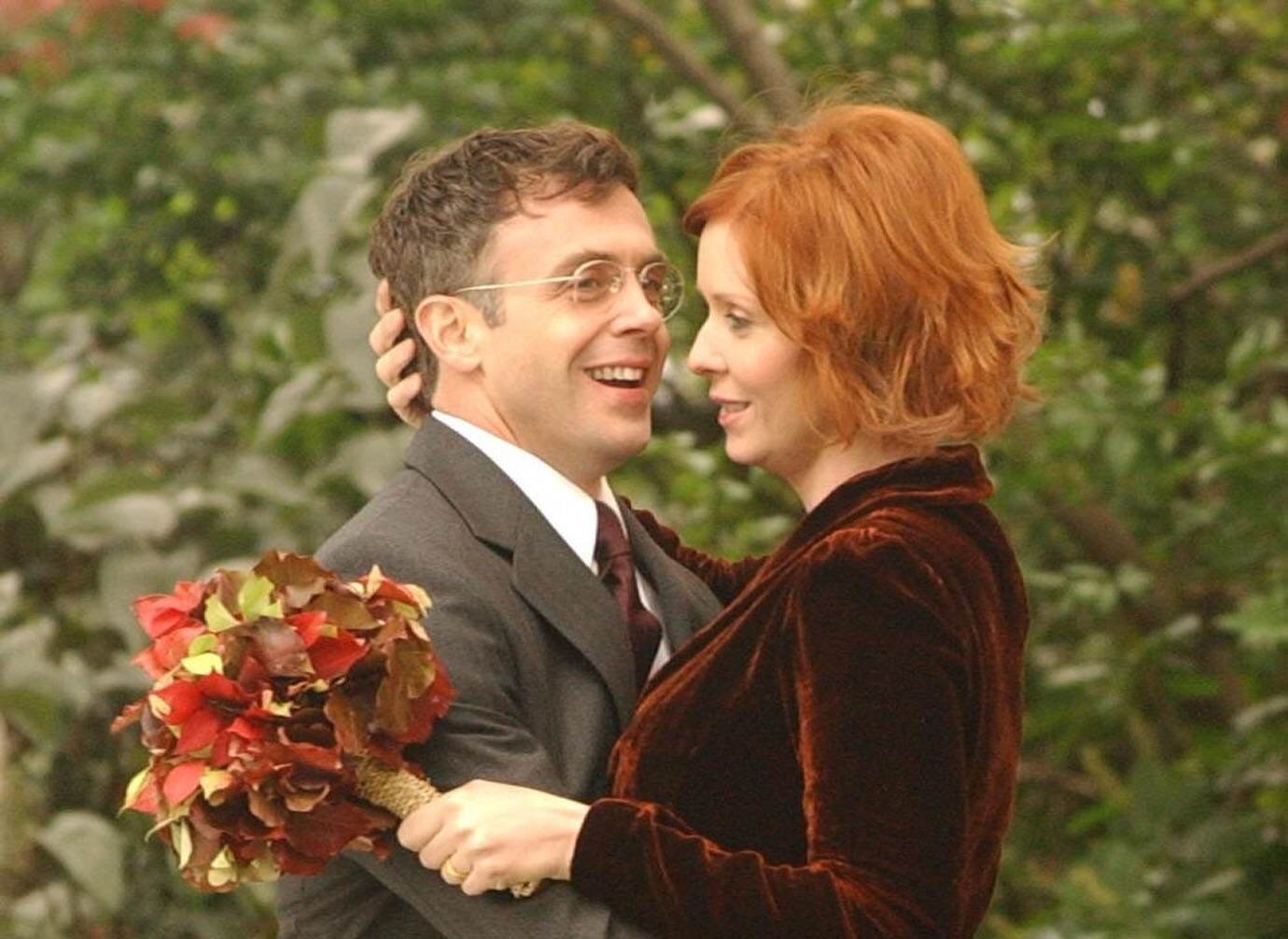 Steve Brady and Miranda Hobbes hug at their wedding in 'Sex and the City'